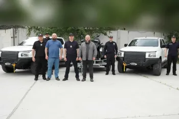Олексій Харченко передав поліцейським Луганщини броньовані автомобілі та квадроцикл для роботи в зоні бойових дій