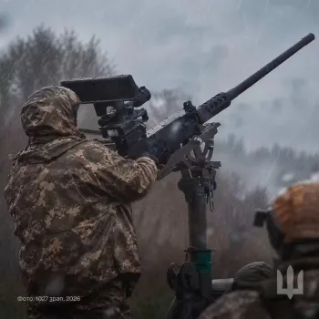 На захоплених у 2014 році територіях області росіяни зупинили подачу води, у Лисичанську підрядники демонтували дах багатоповерхівки і зникли, зі ствольної артилерії та з мінометів ворог вдарив на Луганщині