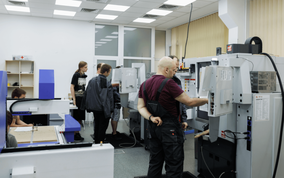 Безкоштовне технічне навчання та працевлаштування: нові кар’єрні маршрути для ВПО